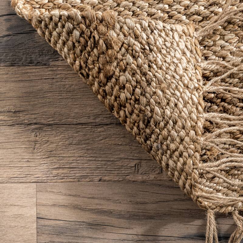 Nuloom Handmade Benavides Tassel Area Rug