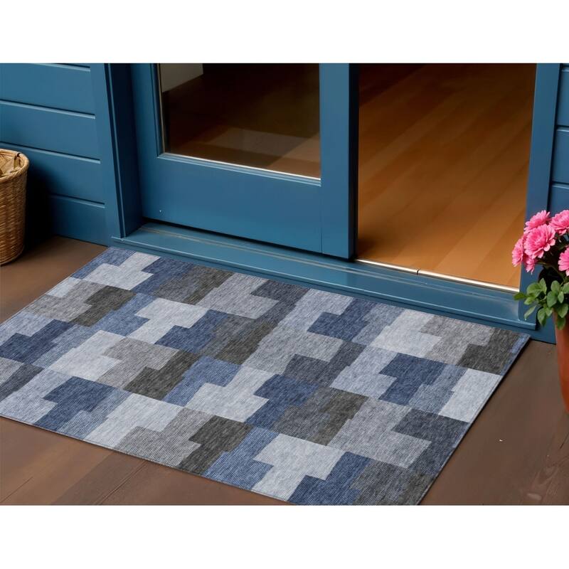HomeRoots Geometric Transitional Rectangle Outdoor Rug - 3' x 5'