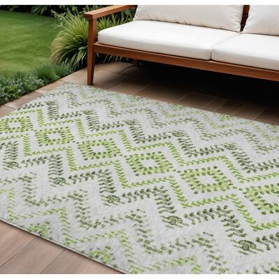 HomeRoots Geometric Transitional Rectangle Outdoor Rug
