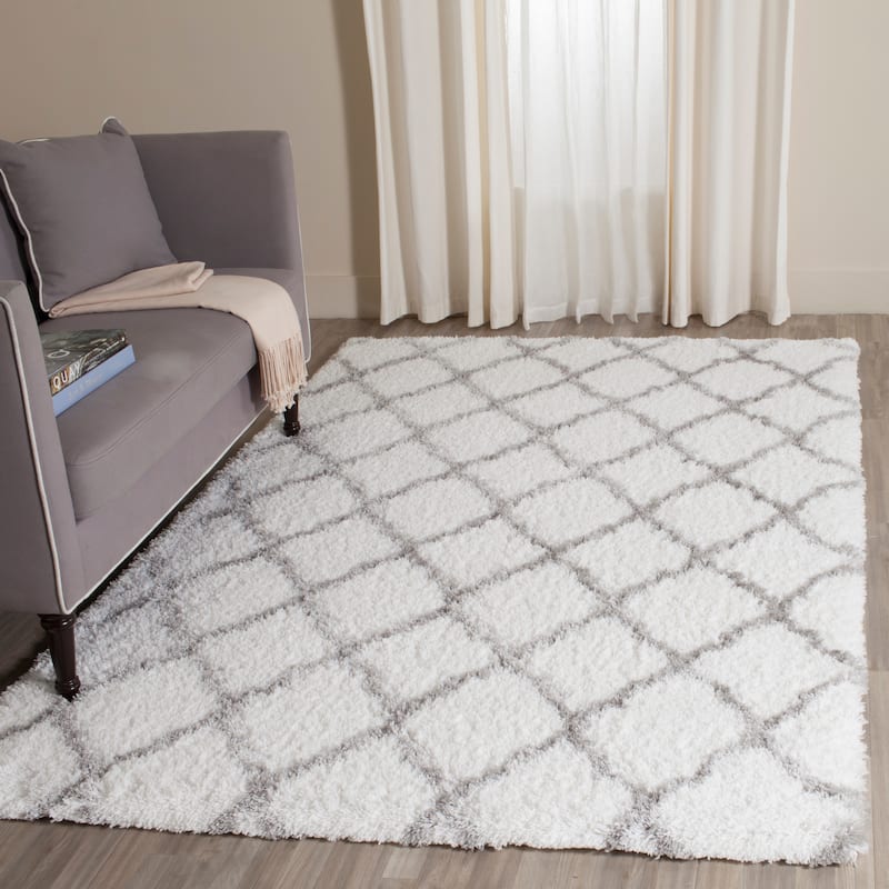 SAFAVIEH Indie Shag Milagros 2-inch Thick Rug - 6'7" x 9'2" - Ivory/Grey