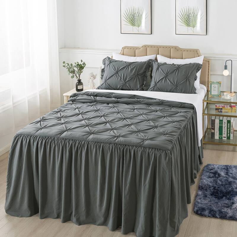 4 PCS Ruffle Skirt Bedspread Set with a Fluffy Rug