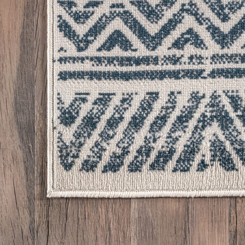 Nuloom Chloe Tribal Motif Banded Area Rug