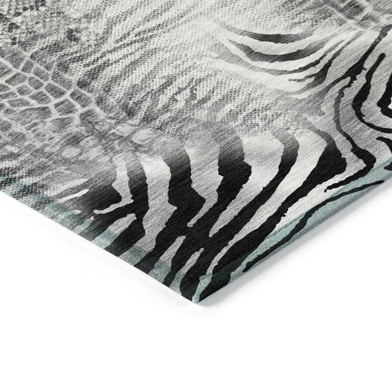 Machine Washable Indoor/ Outdoor Modern Animal Print Chantille Rug