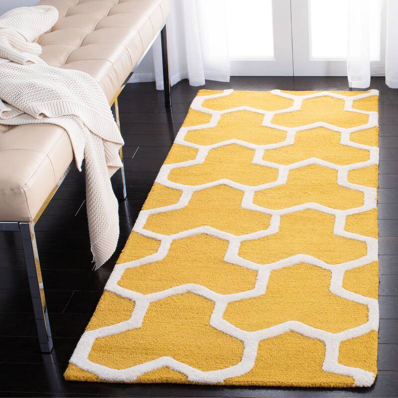 SAFAVIEH Handmade Cambridge Nevila Modern Moroccan Wool Rug - 2'6" x 6' Runner - Gold/Ivory