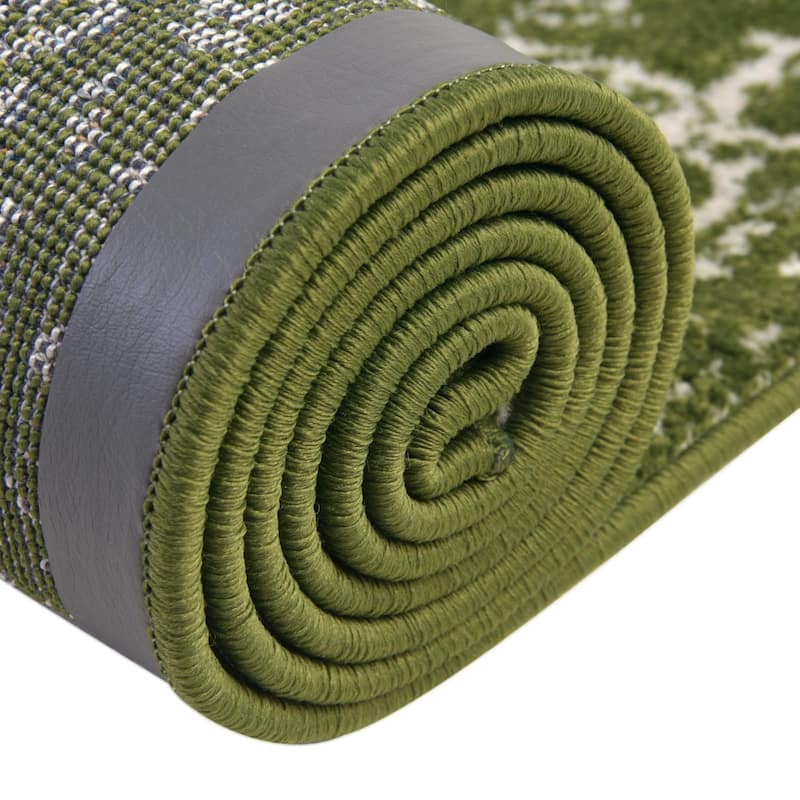 Traditional Brenda Collection Area Rug