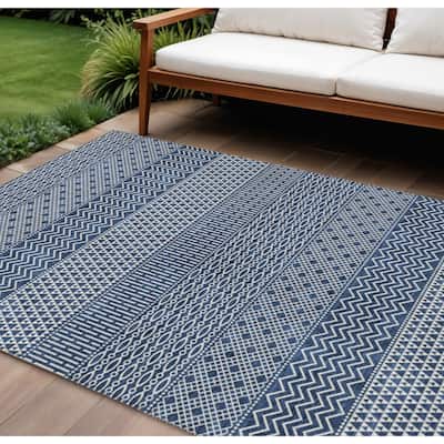 HomeRoots Chevron Modern Rectangle Outdoor Rug