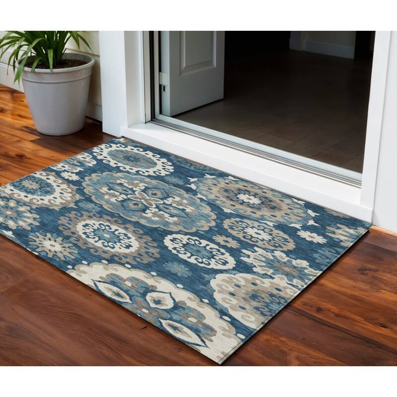 HomeRoots Floral Medallion Transitional Rectangle Outdoor Rug - 3' x 5'