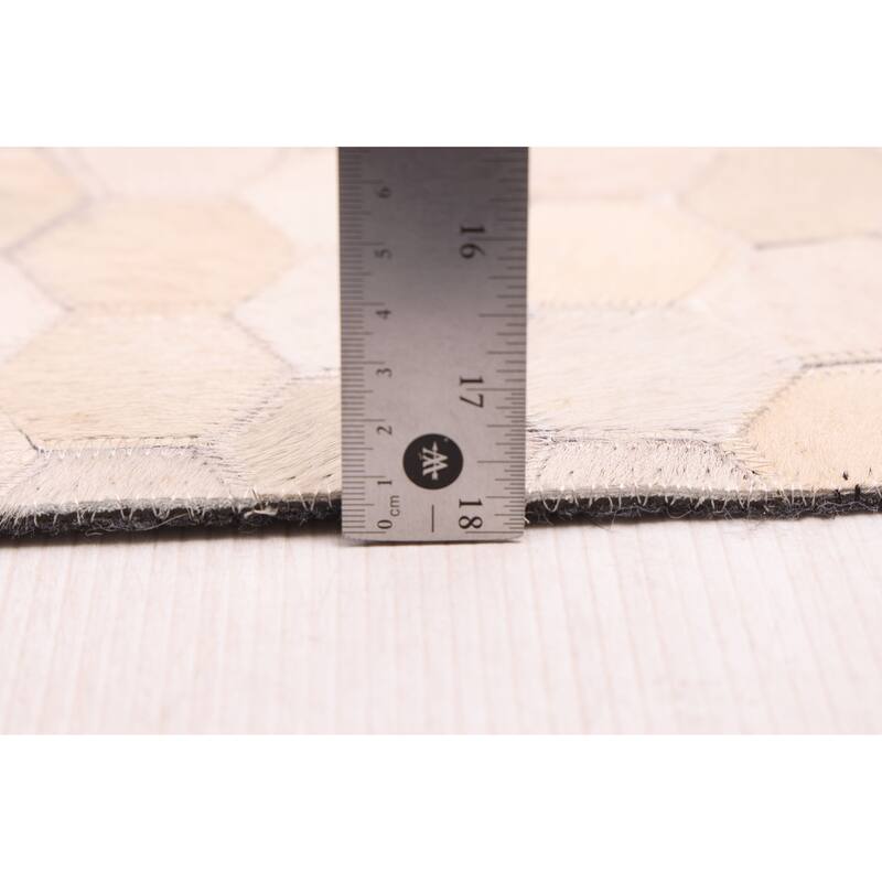ECARPETGALLERY Handmade Cowhide Patchwork Ivory Leather Rug - 5'1 x 8'0