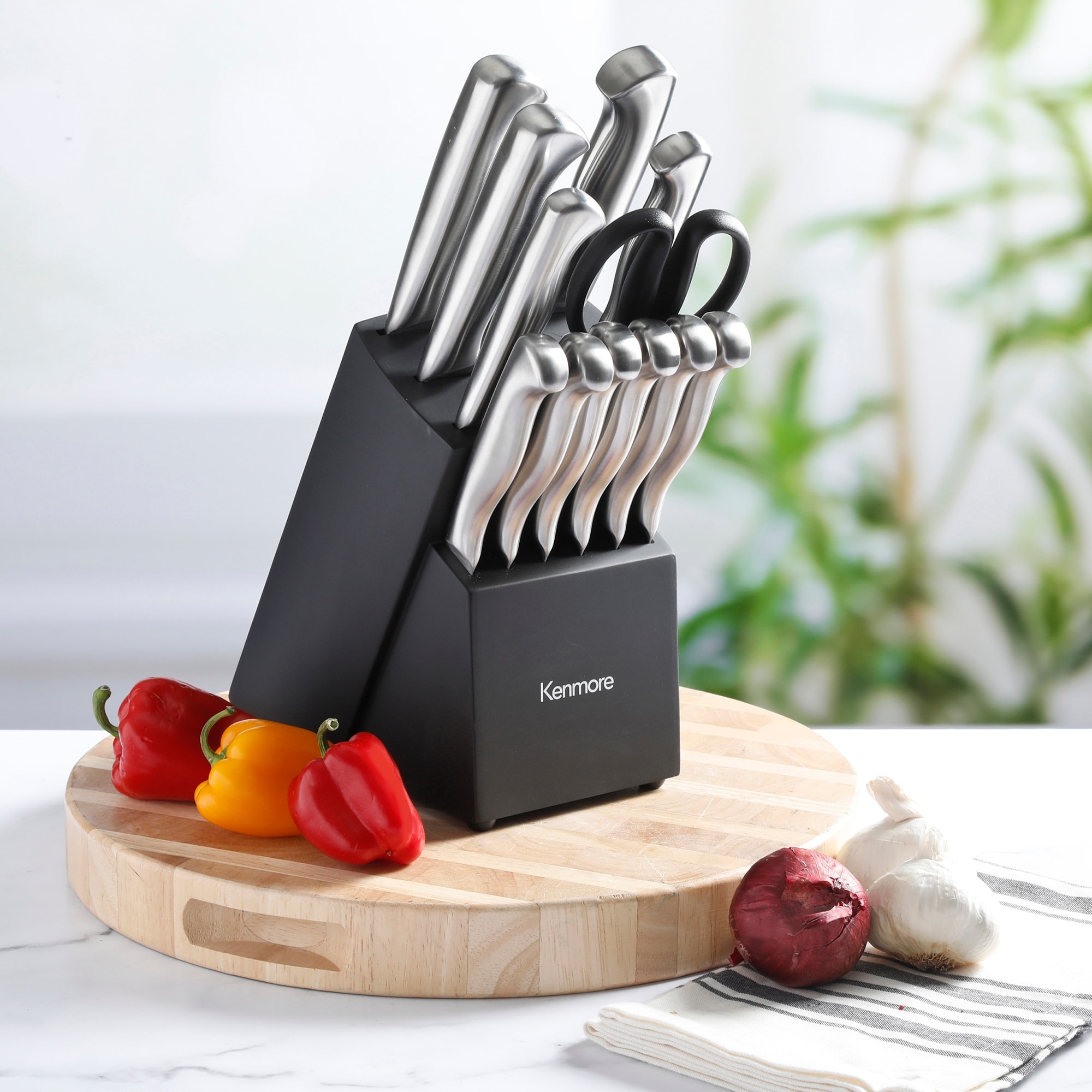 https://ak1.ostkcdn.com/images/products/is/images/direct/33e8629a86846e6ee5c61228759fd03cafed6df6/Kenmore-13-piece-Cutlery-Set-with-Storage-Block.jpg