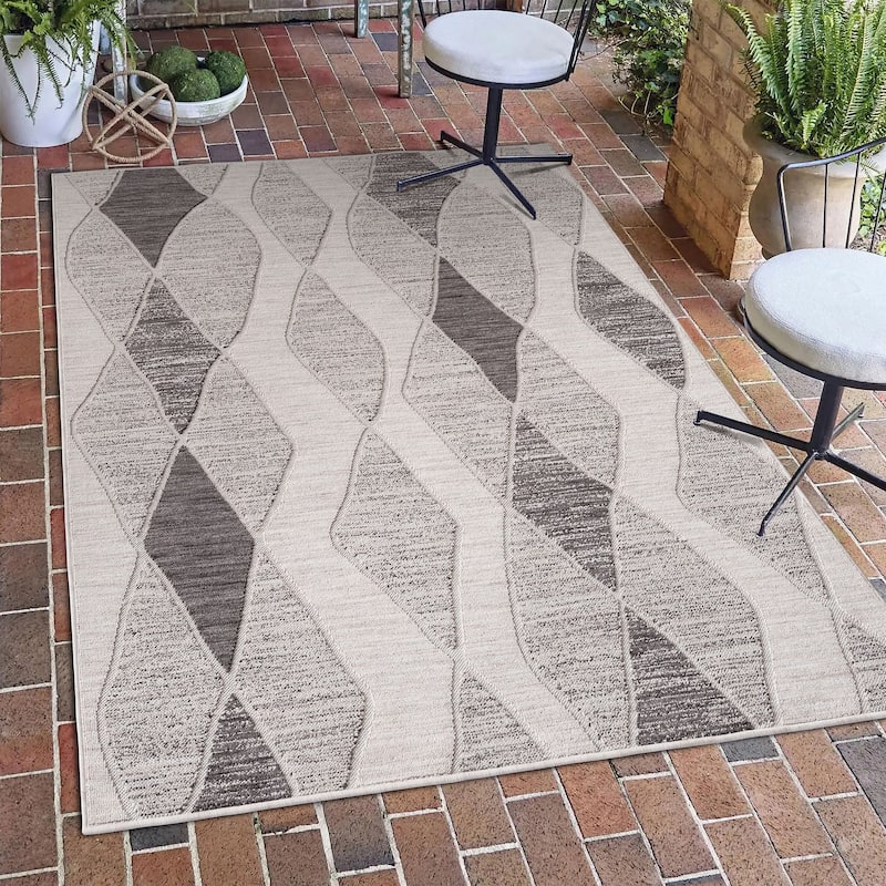 Sevita Geometric PET Yarn Indoor/Outdoor Area Rug
