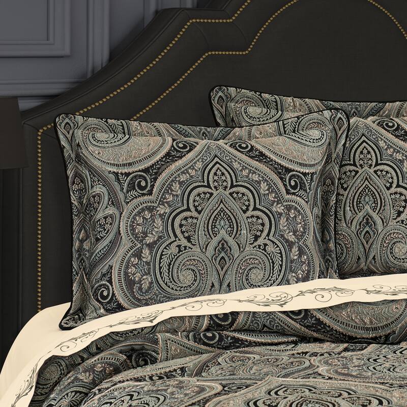 Vincenzo Comforter Set