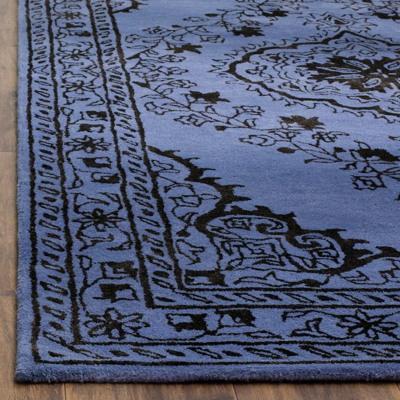 SAFAVIEH Handmade Glamour Gudmundina Modern Viscose Rug