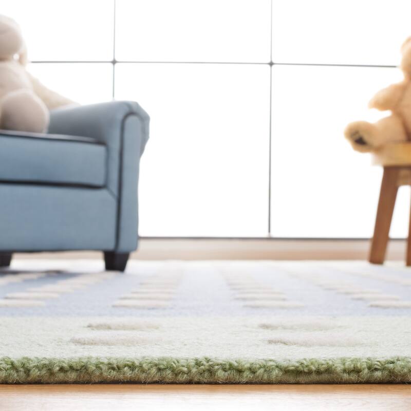 SAFAVIEH Handmade Kids Kenia Dots Wool Rug