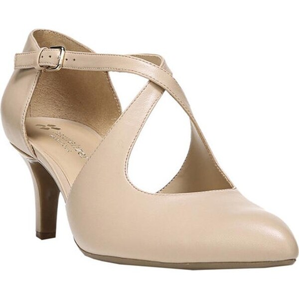 naturalizer okira pumps