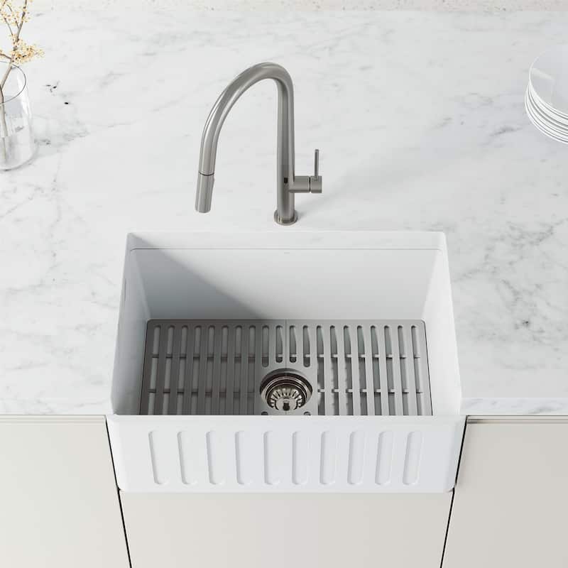 VIGO Greenwich 18" H Single Handle Pull-Down Sprayer Kitchen Faucet with Touchless Sensor