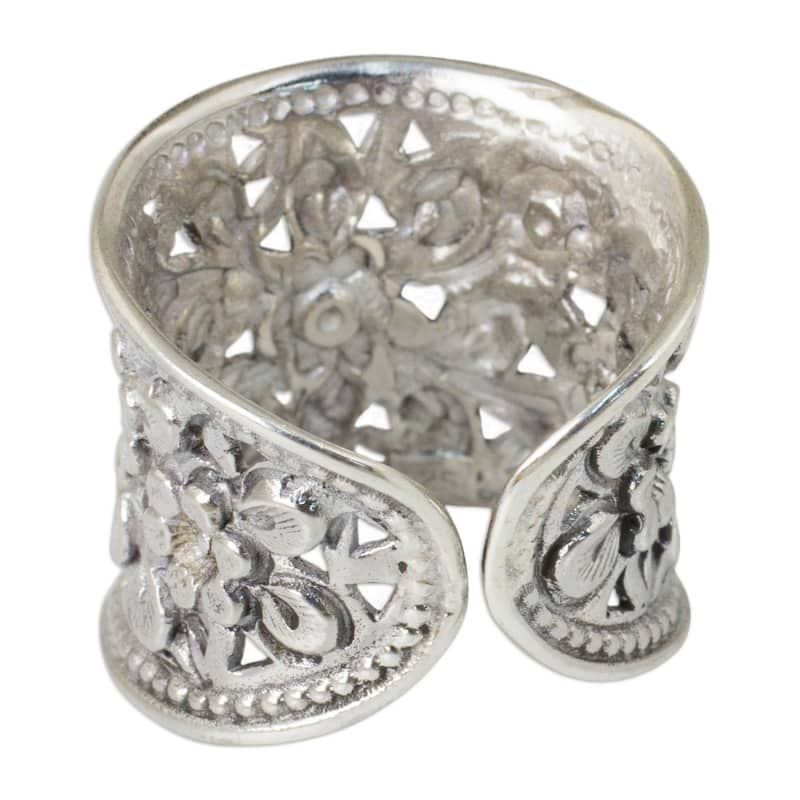 Handmade Sterling Silver Mae Ping Jasmine Blossom Grace White Ring (Thailand)