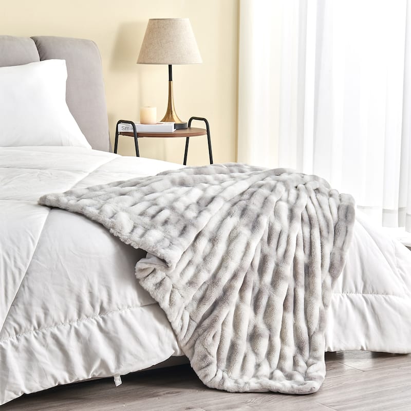Luxurious Ruched Faux Fur Reversible Microfiber Throw