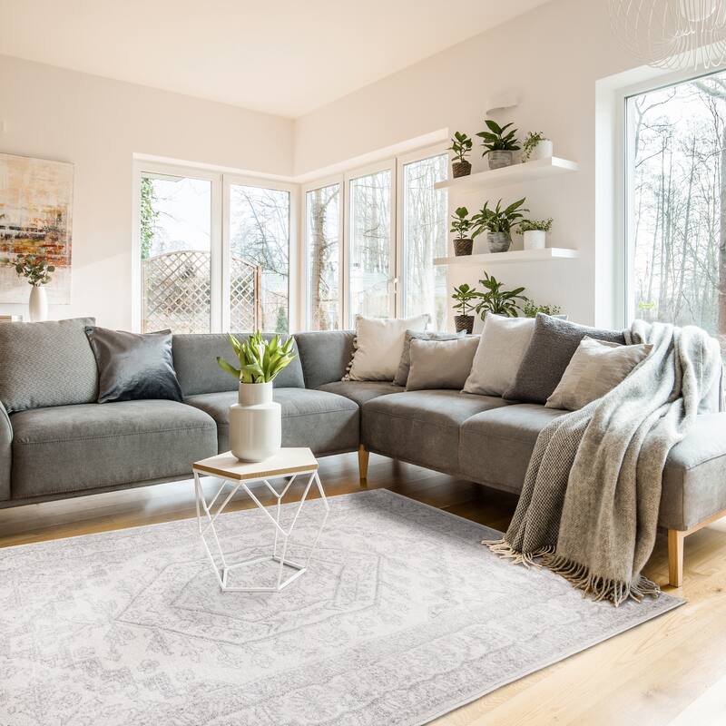 Flynn Collection Grey/White Elegant Medallion Rug 5'3" x 7'7" Bed