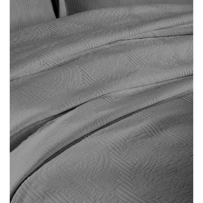 Superior Victory Cotton Matelasse Jacquard Medallion Scroll Bedspread Set