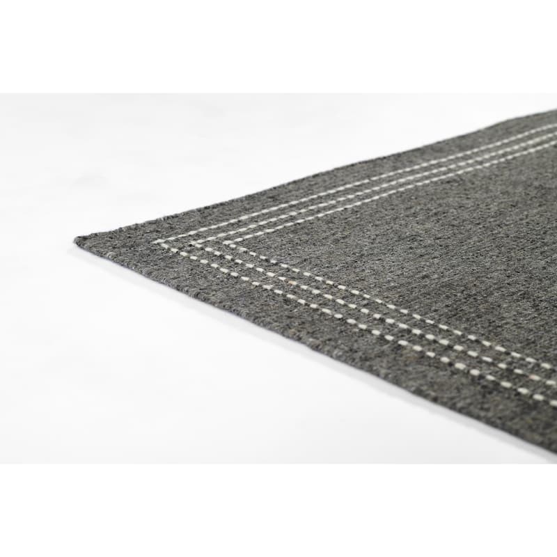 Momeni Oliver Solid Wool and Polyester Hand Loomed Area Rug