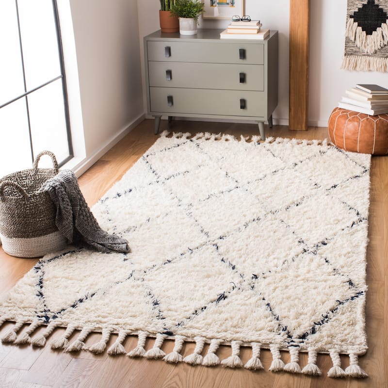SAFAVIEH Handmade Casablanca Shag Daiana 1.4-inch Thick Wool Rug - 5' x 8' - Navy/Ivory