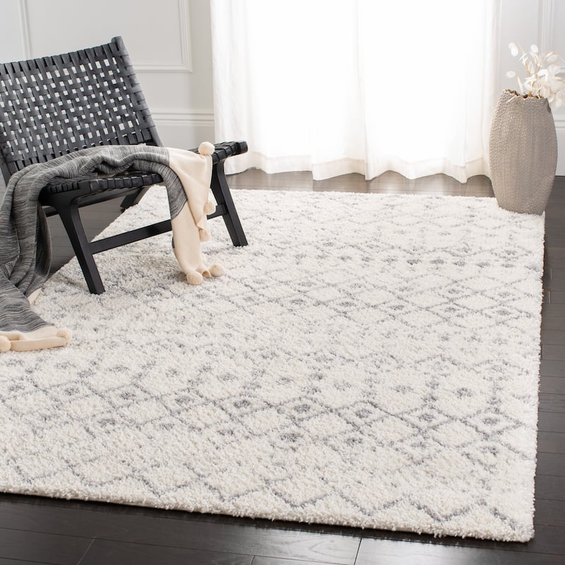 SAFAVIEH Tahoe Shag Made Moroccan Rug- - 6'7" x 8'7" - White/Grey