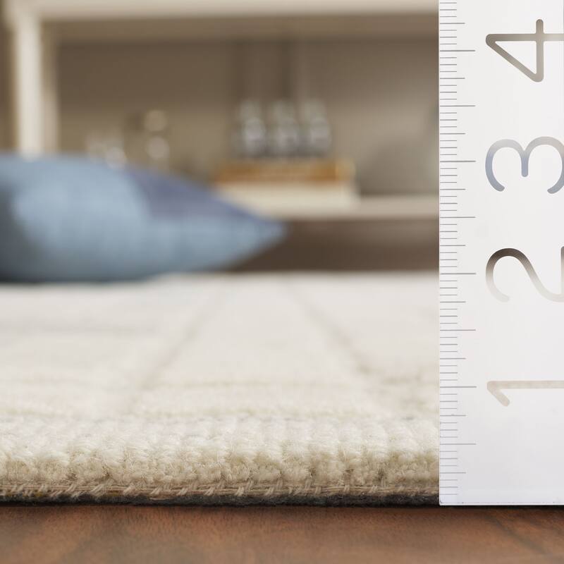 SAFAVIEH Handmade Ebony Rolande Wool Rug