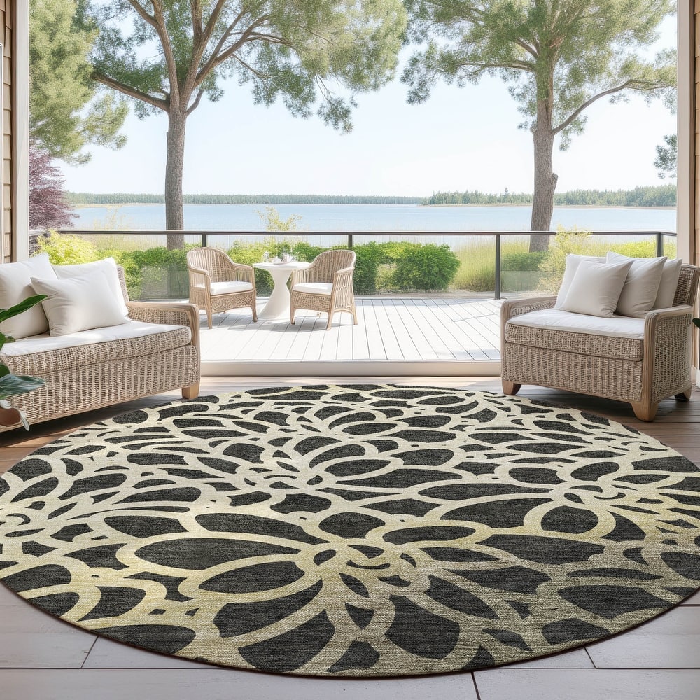 Machine Washable Indoor/ Outdoor Floral Craze Chantille Rug