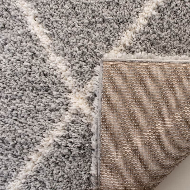 SAFAVIEH Fontana Shag Gabriela Trellis 2-inch Thick Rug - Grey/Cream - 5' 3" x 7' 6"