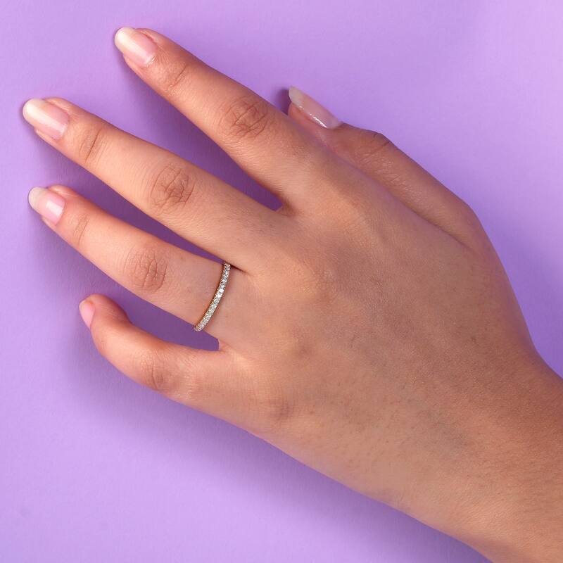 IGI Certified 1/4ct TDW Diamond Wedding Band in 14K Yellow Gold for Women