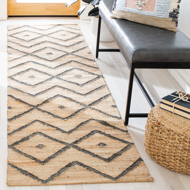 SAFAVIEH Handmade Kilim Fiorinda Flatweave Wool Rug - 2'3" x 11' Runner - Natural/Charcoal