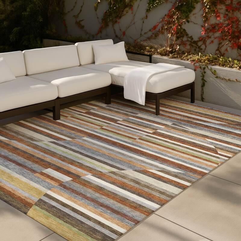 Machine Washable Indoor/ Outdoor Modern Cokedale Chantille Rug