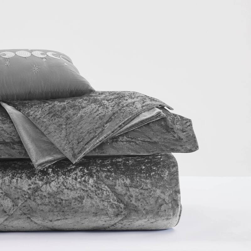Intelligent Design Isabel Velvet Comforter Set