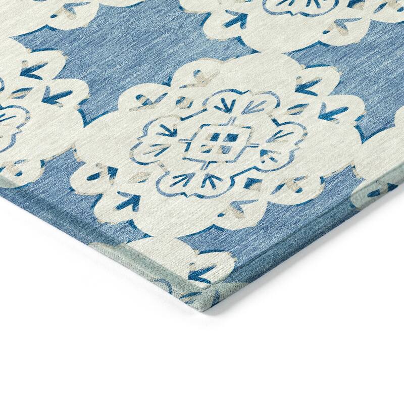 Machine Washable Indoor/ Outdoor Global Motif Chantille Rug