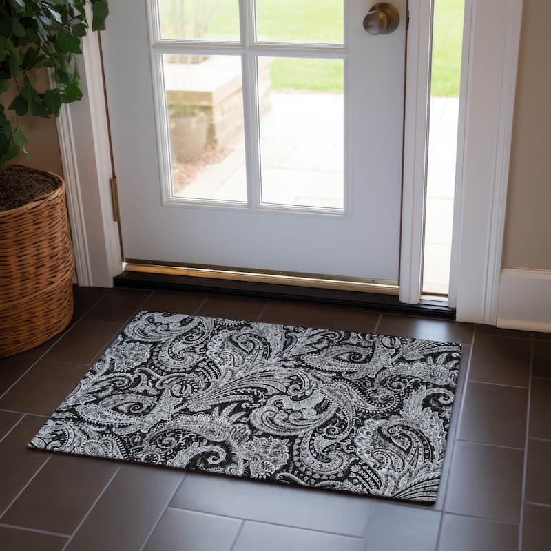 Machine Washable Indoor/ Outdoor Chantille Traditional Paisley Rug - Black - 1'8" x 2'6"