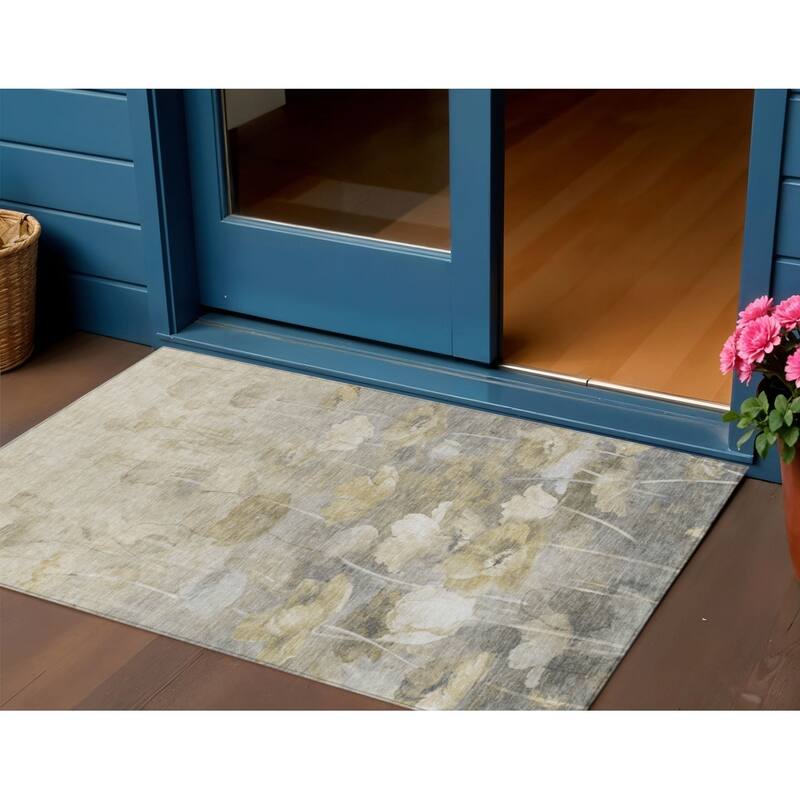 HomeRoots Floral Transitional Rectangle Outdoor Rug - 3' x 5'