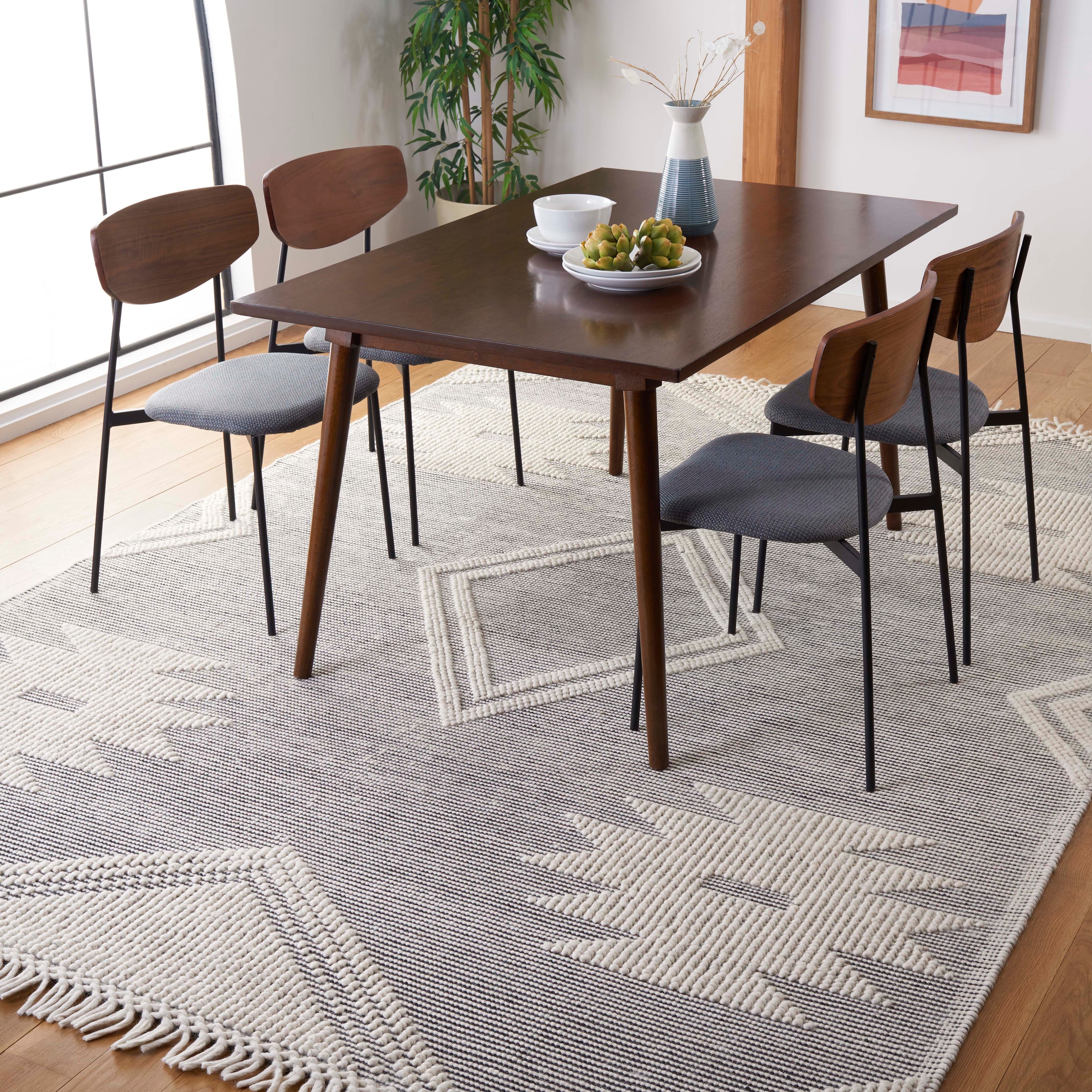 SAFAVIEH Handmade Marbella Embrulla Modern Wool Rug