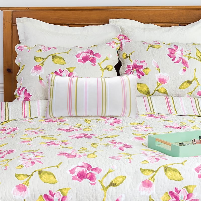 Liliann White Floral Cotton Quilt (Shams Not Included)