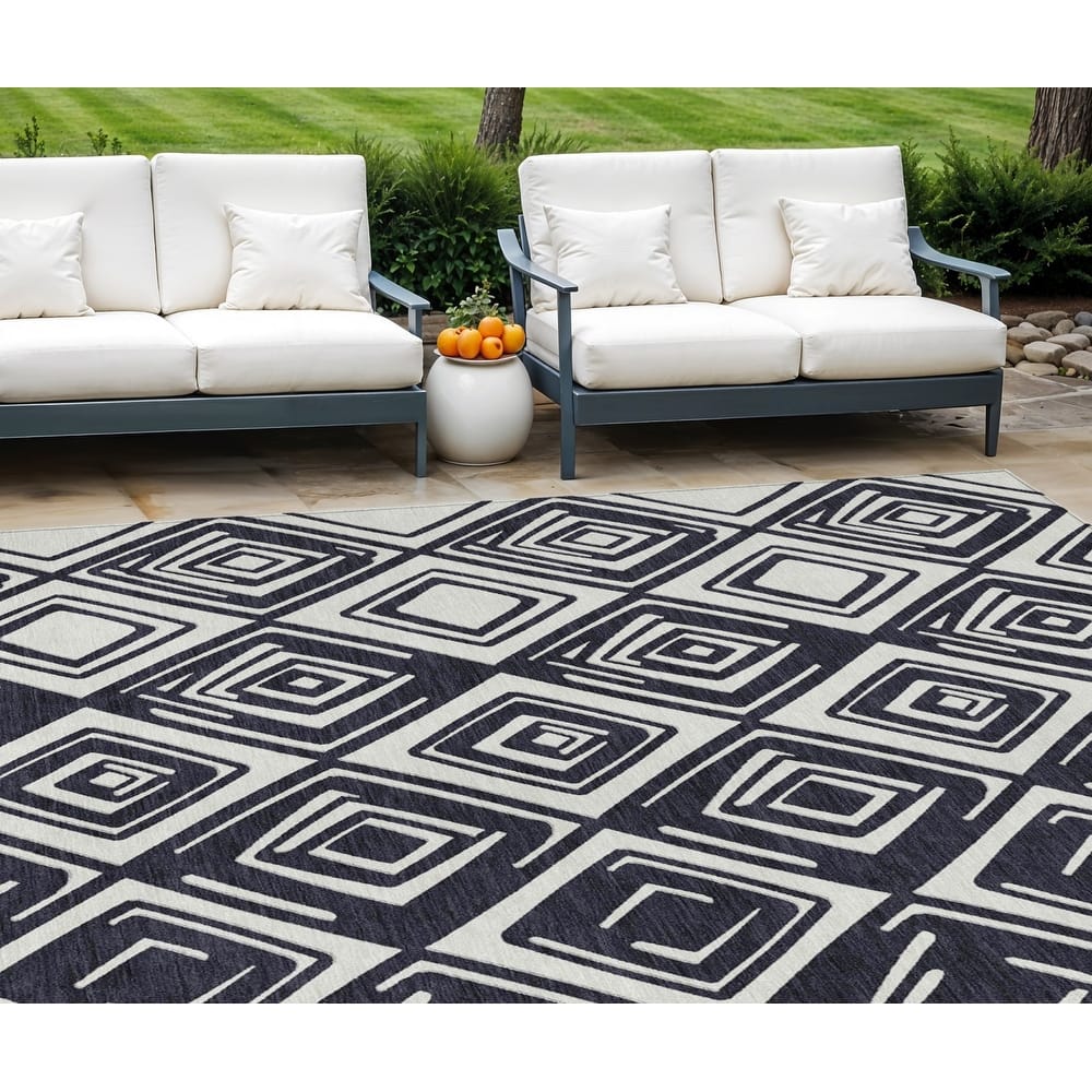 HomeRoots Geometric Transitional Rectangle Outdoor Rug