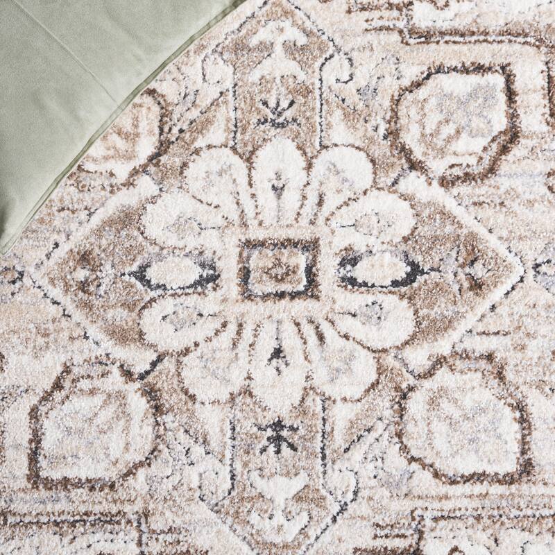 SAFAVIEH Opal Heidie Oriental Rug