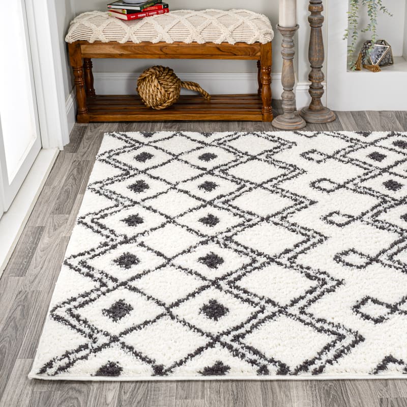JONATHAN Y Sura Moroccan Diamond Shag Area Rug