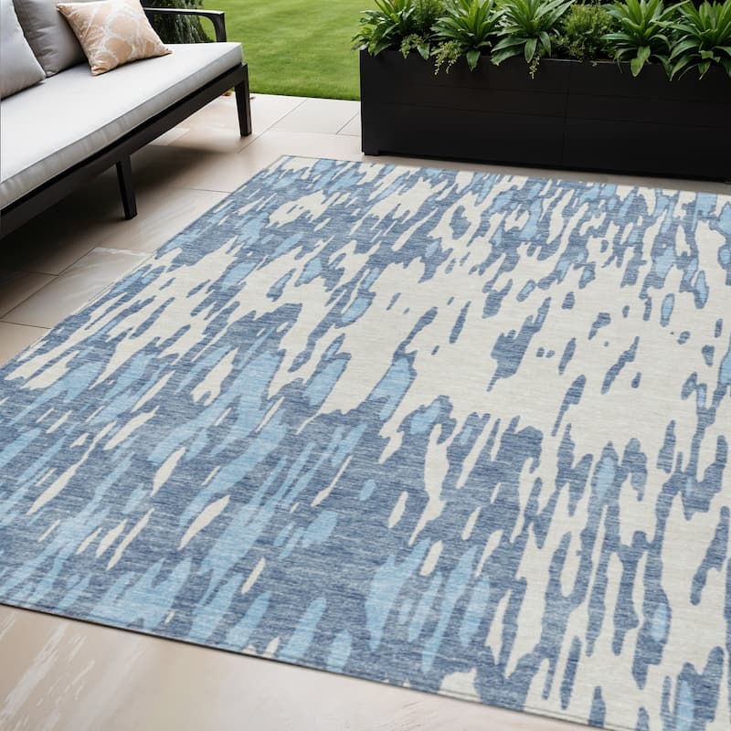 HomeRoots Abstract Transitional Rectangle Outdoor Rug - 5' X 8'