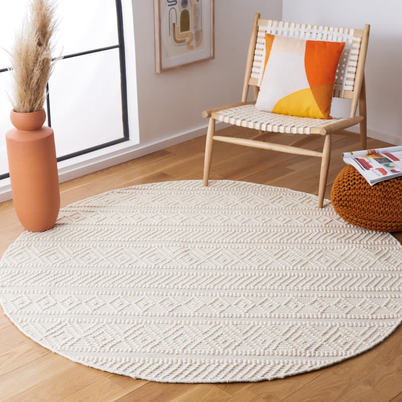 SAFAVIEH Handmade Natura Mette Wool Braided Tassel Rug - 6' Round - Ivory/Beige