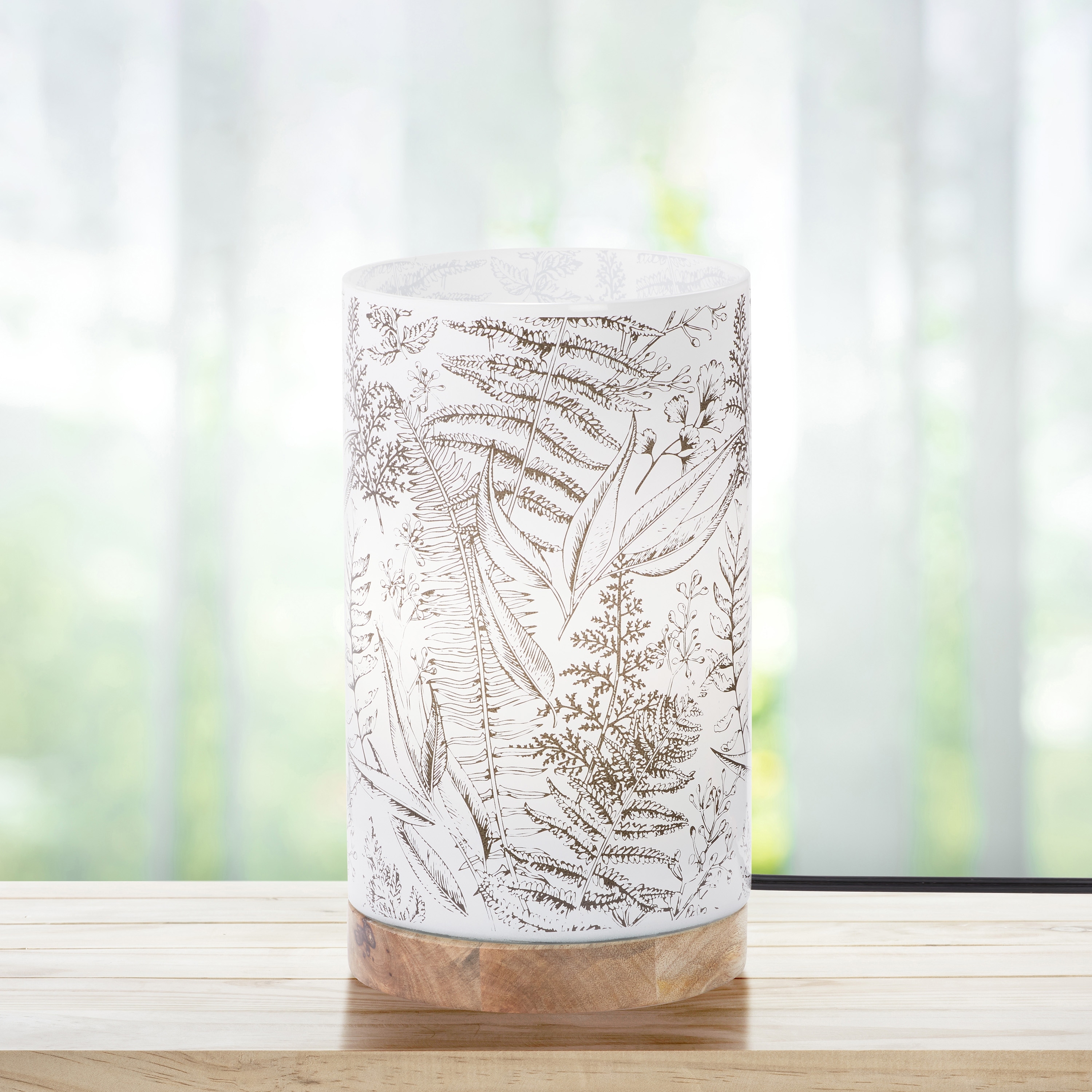 Cylinder accent lamp outlet