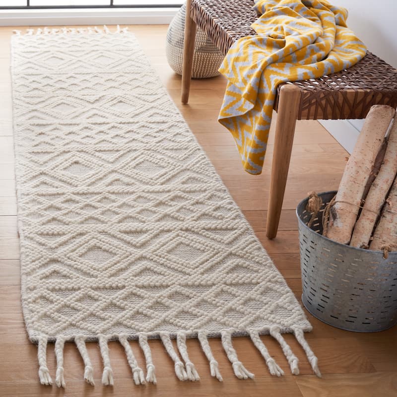 SAFAVIEH Handmade Natura Boryana Transitional Wool Rug - 2'3" x 8' Runner - Ivory/Blue