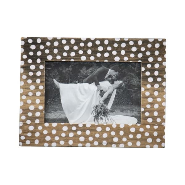 https://ak1.ostkcdn.com/images/products/is/images/direct/34c61a3f3b71db4003844f8cb3be65c4726718e6/Foreside-Home-%26-Garden-White-Polka-Dot-Pattern-4x6-inch-Wood-Decorative-Picture-Frame.jpg?impolicy=medium