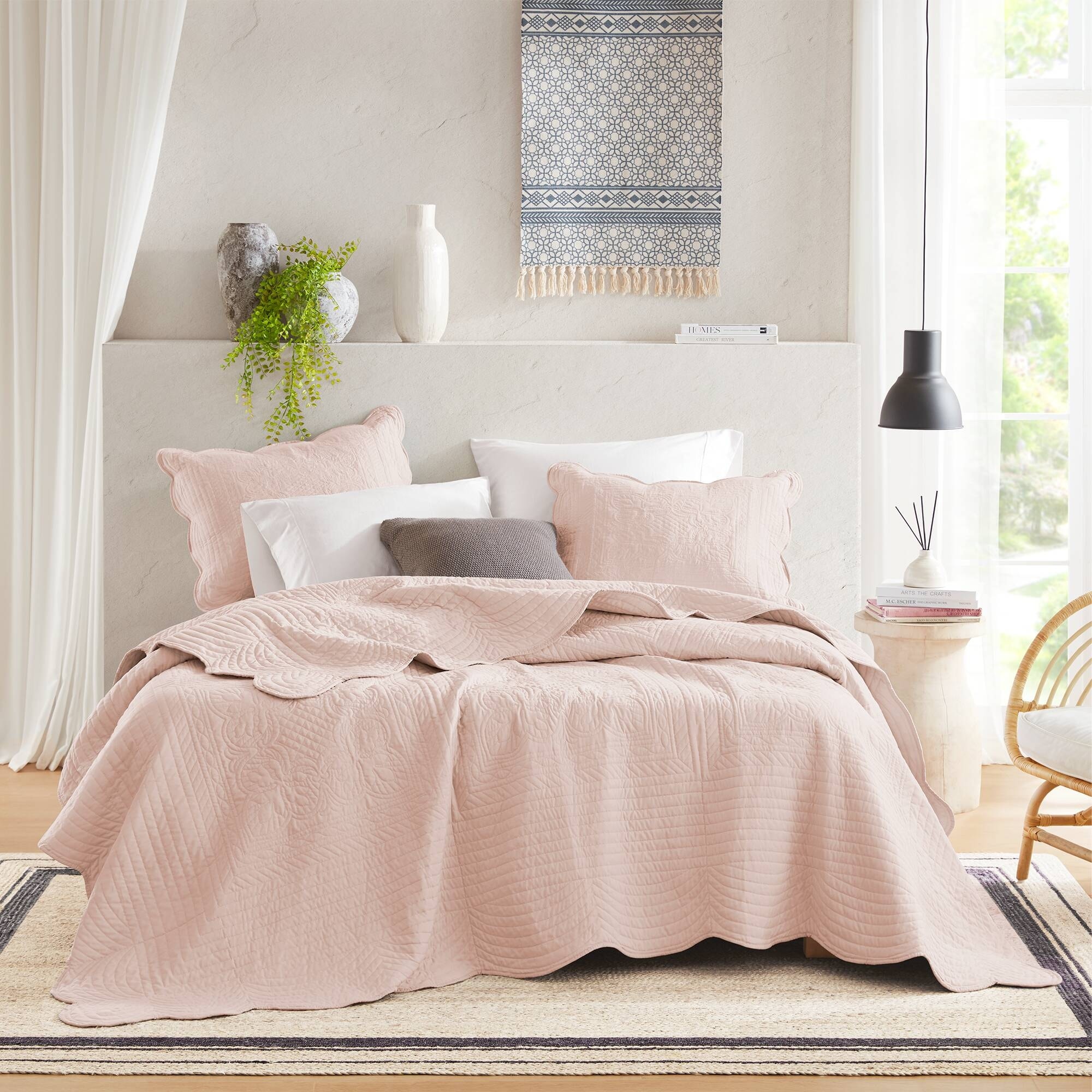 Madison Park Tuscany 3 Piece Reversible Scalloped Edge Quilt Set with Matching Shams