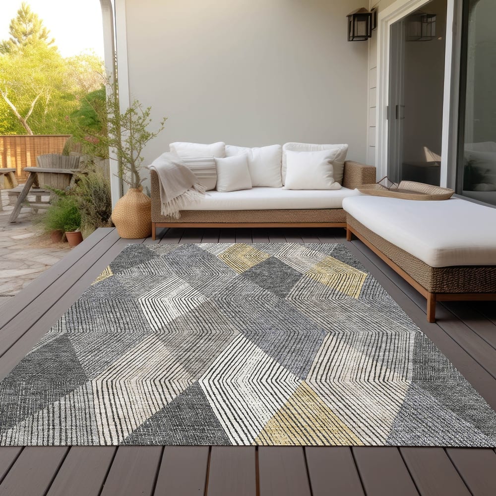 Machine Washable Indoor/ Outdoor Diamond Stripes Chantille Rug