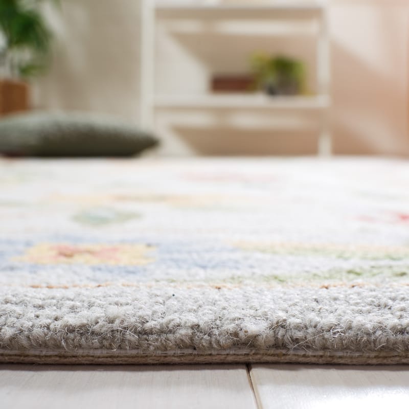 SAFAVIEH Handmade Chelsea Rubi French Country Floral Wool Rug