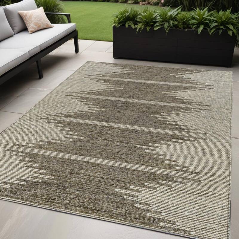 HomeRoots Abstract Transitional Rectangle Outdoor Rug - 5' X 8'